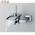 Einstufiger Handgriff an der Wand befestigter Wasserfall-Messingbad-Hahn (QH0510-1W)